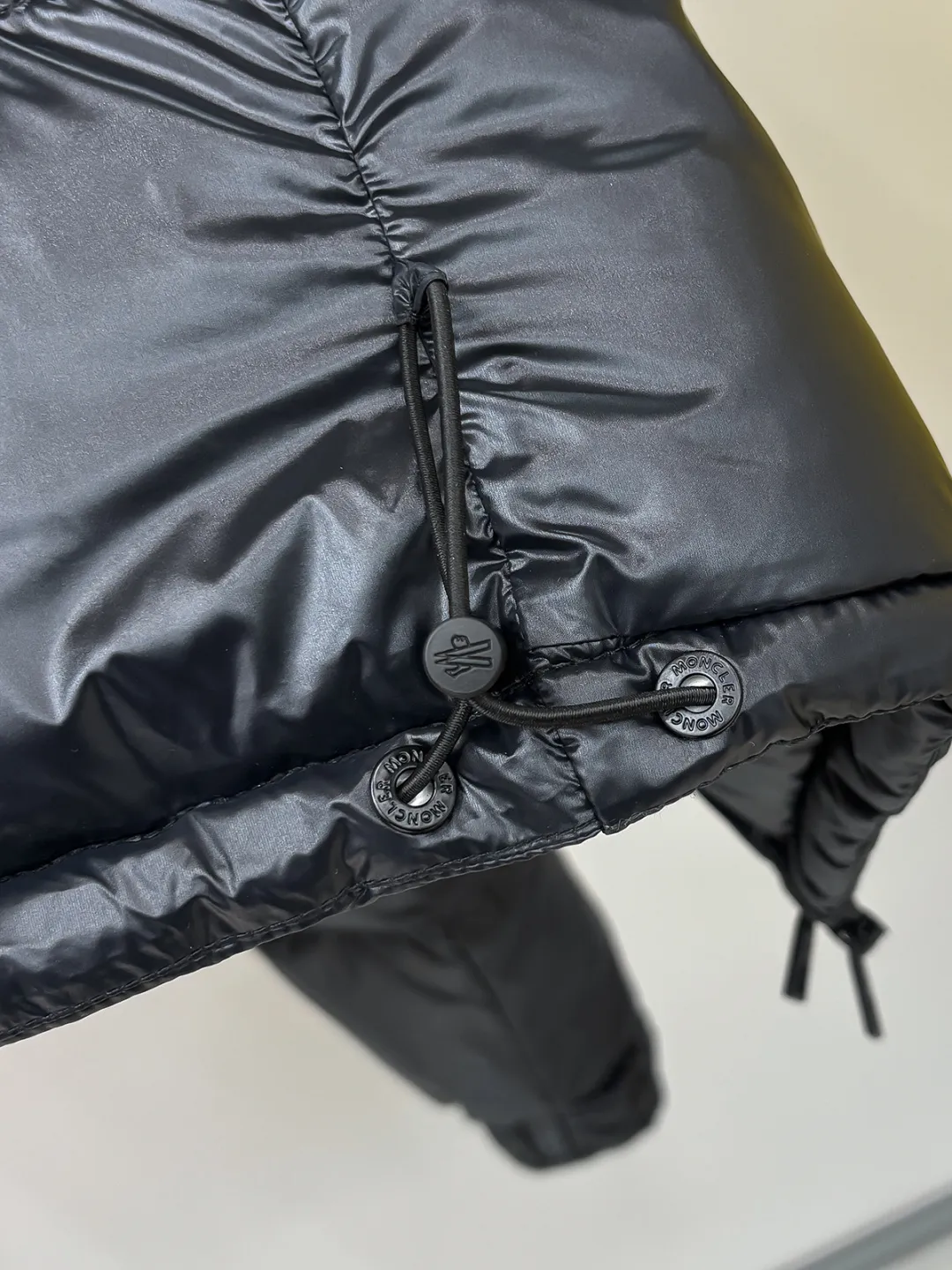 MON 26 Levitha 。 Premium 。 Super Laqué ， 。 ， ， —— ， 。 ， Classic 。 ， Moncler Maya ， Classic ， ， 。 ， 、 ， 。 。 ， Luxury ， ， Premium 。 25061Size ： 0 : 50cm- 112cm- 61cm- 70 1 : 51cm- 116cm- 62cm- 71 2 : 52cm- 120cm- 63cm- 72 3 : 53cm- 124cm- 65cm- 73 4 : 54cm- 128cm- 67cm- 74 5 : 55cm- 132cm- 69cm- 75 Size ：（ 0 ） 174-140 ， 2 ！ 130 1 ，130-145 2 ，145-160 3 ，160-175 4 ，175-190 5 ！